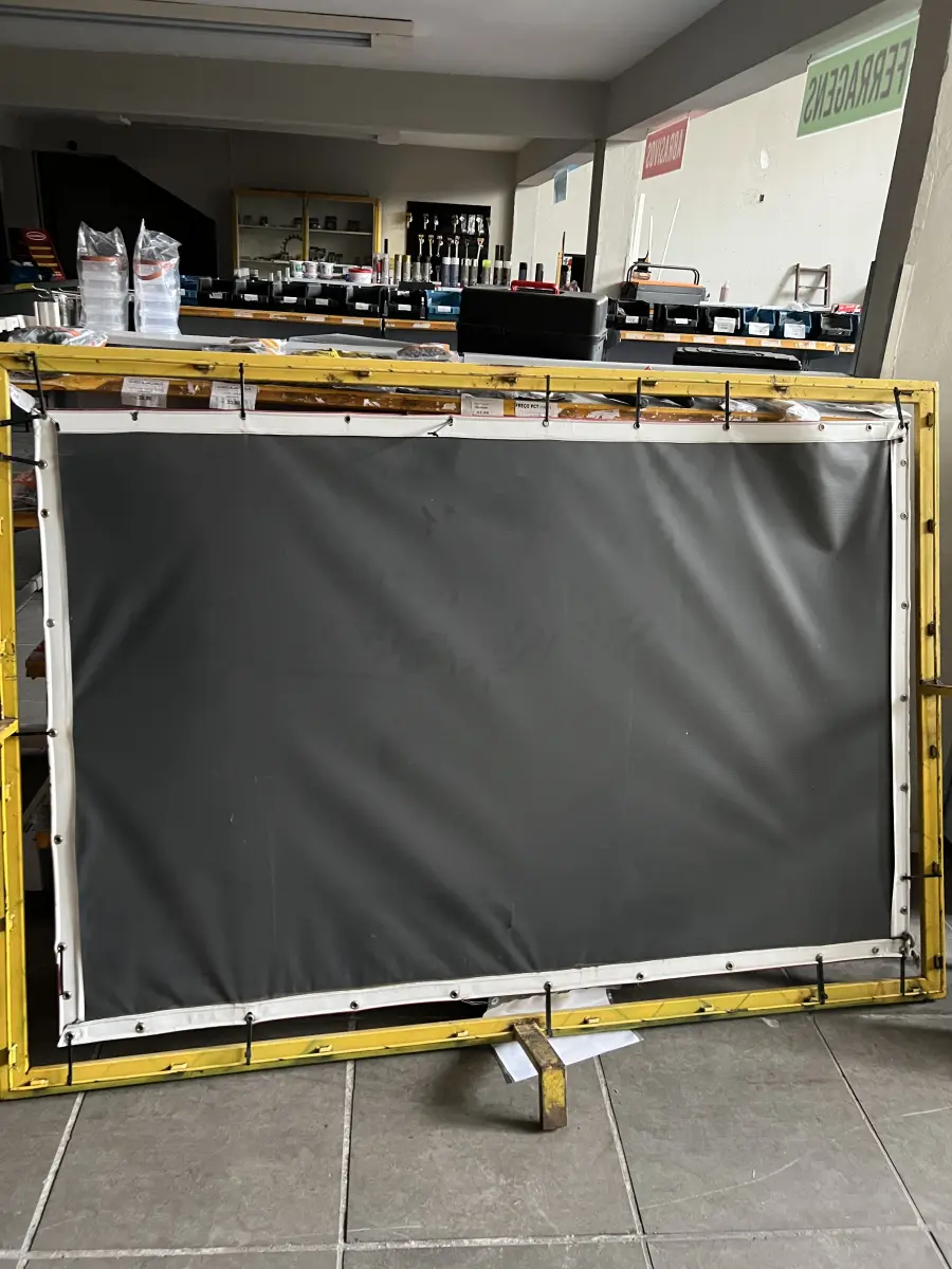 LOTE 018 - Lote com 6 estruturas de metal para propaganda