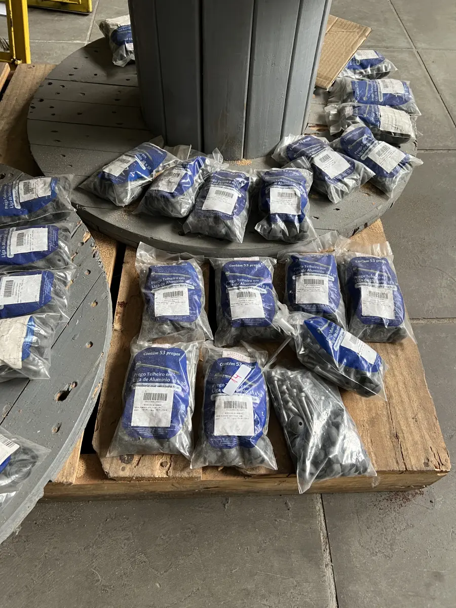 LOTE 014 - Lote com parafusos sextavados, pregos, prego telheiro, conjunto sextavado para telha, parafusos,