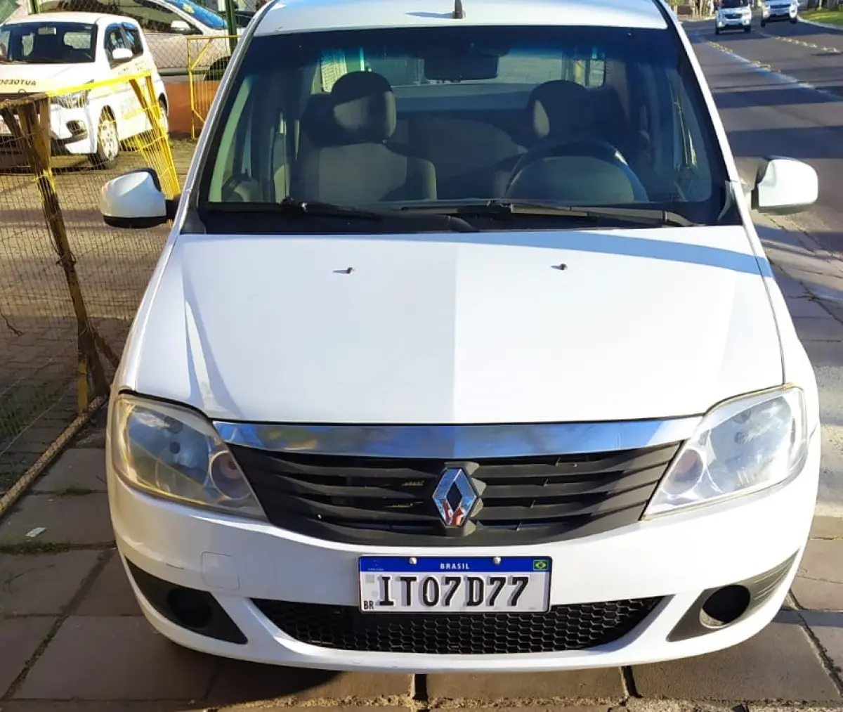 LOTE 001 - RENAULT Logan 2013  Expression  1.6 completo