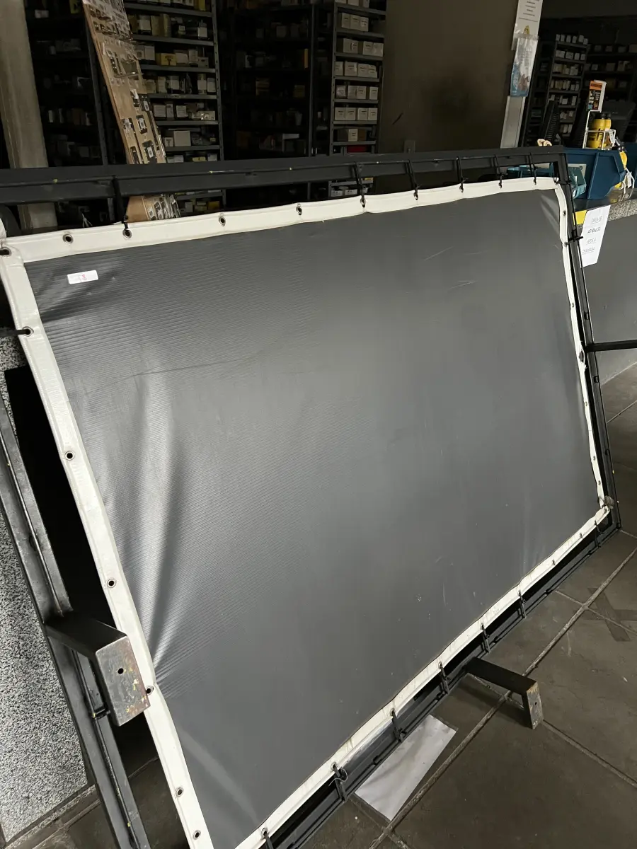 LOTE 018 - Lote com 6 estruturas de metal para propaganda