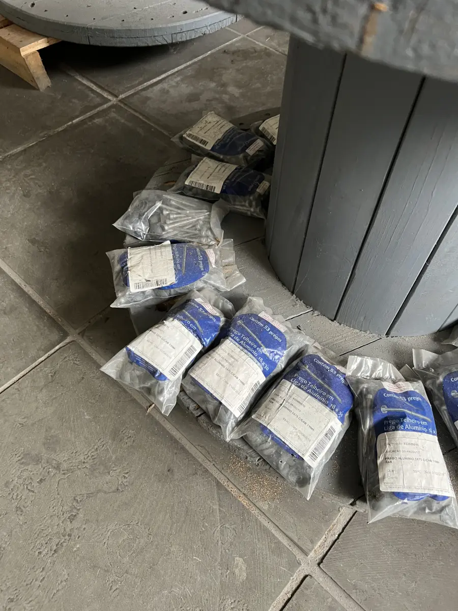 LOTE 014 - Lote com parafusos sextavados, pregos, prego telheiro, conjunto sextavado para telha, parafusos,