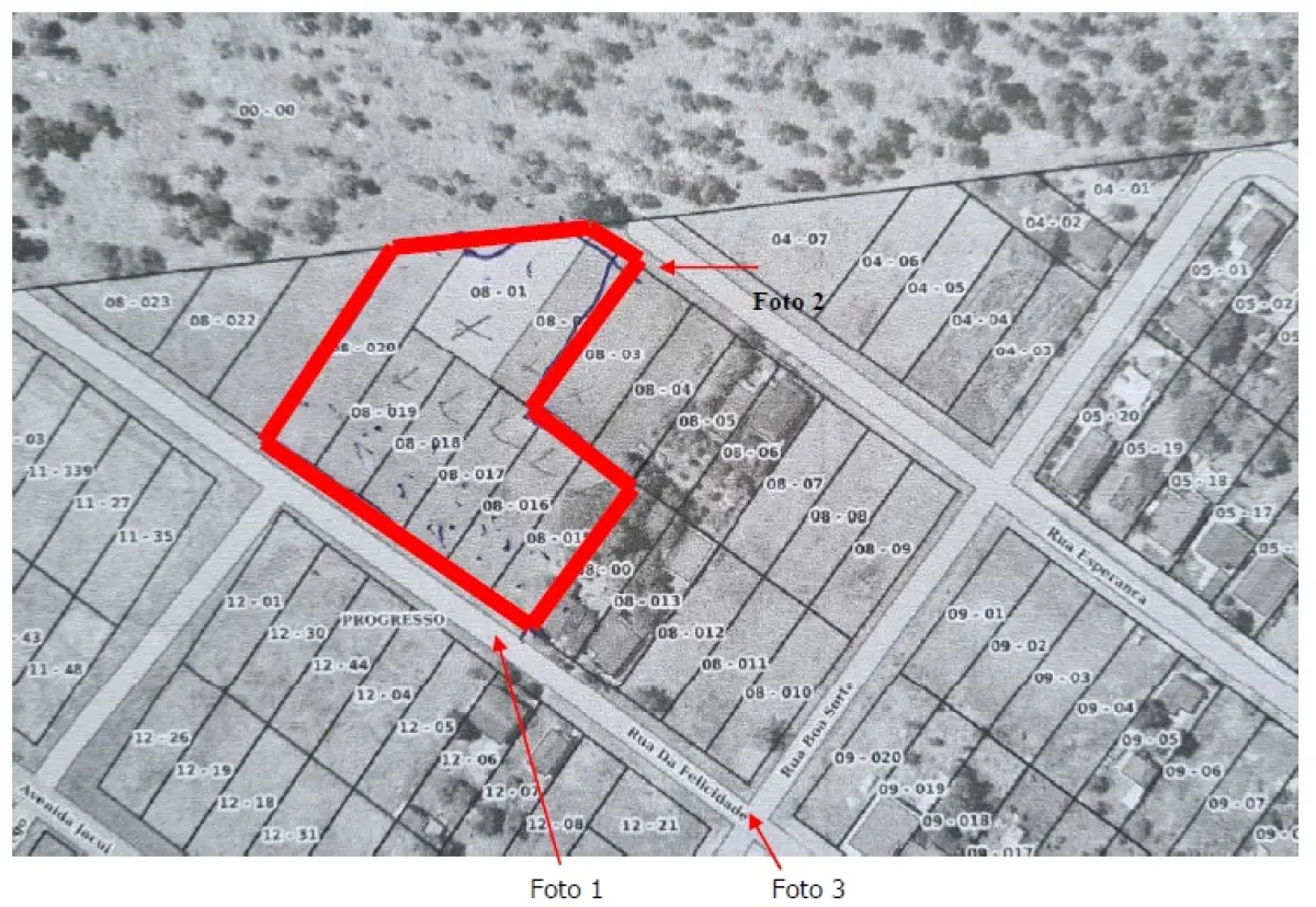 LOTE 000 - Uma área de terrenos, de forma irregular, localizada na Vila Progresso Área total do terreno é de 4.800,00m