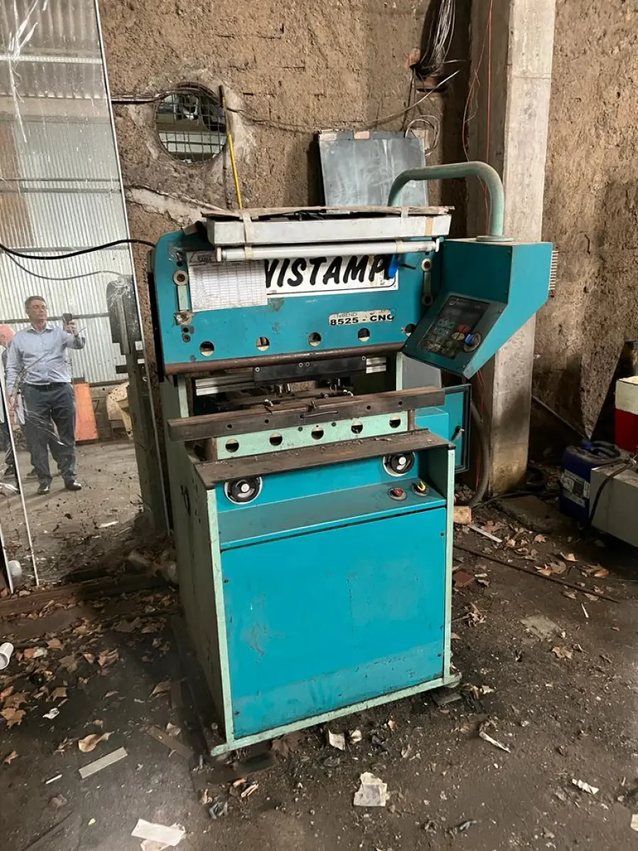 LOTE 086 - dobradeira Vistamp 825 CNO