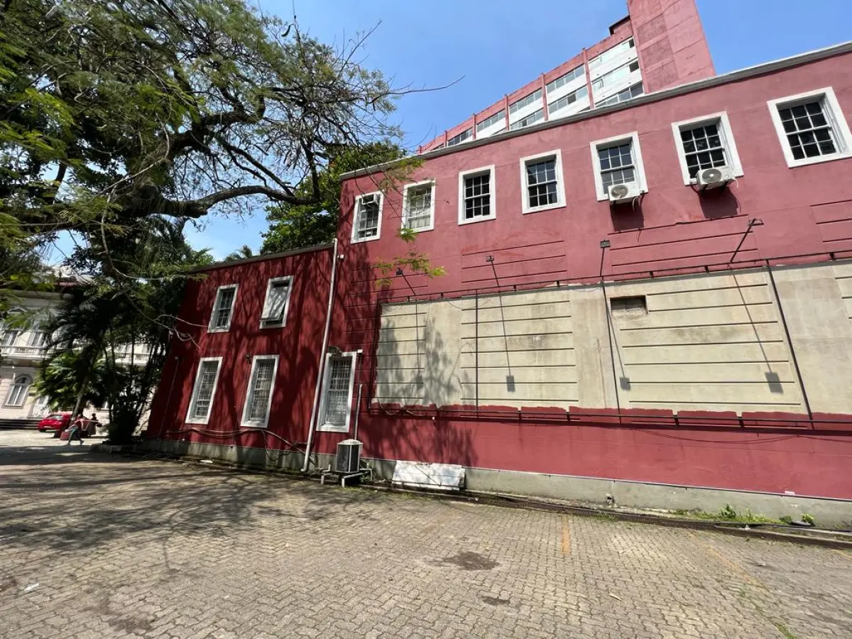 LOTE 001 - ÚNICA GRANDE ÁREA À VENDA EM TODO O BAIRRO DO FLAMENGO/RJ > 13.900m2 DE TERRENO E 23.475M2 CONSTRUÍDOS