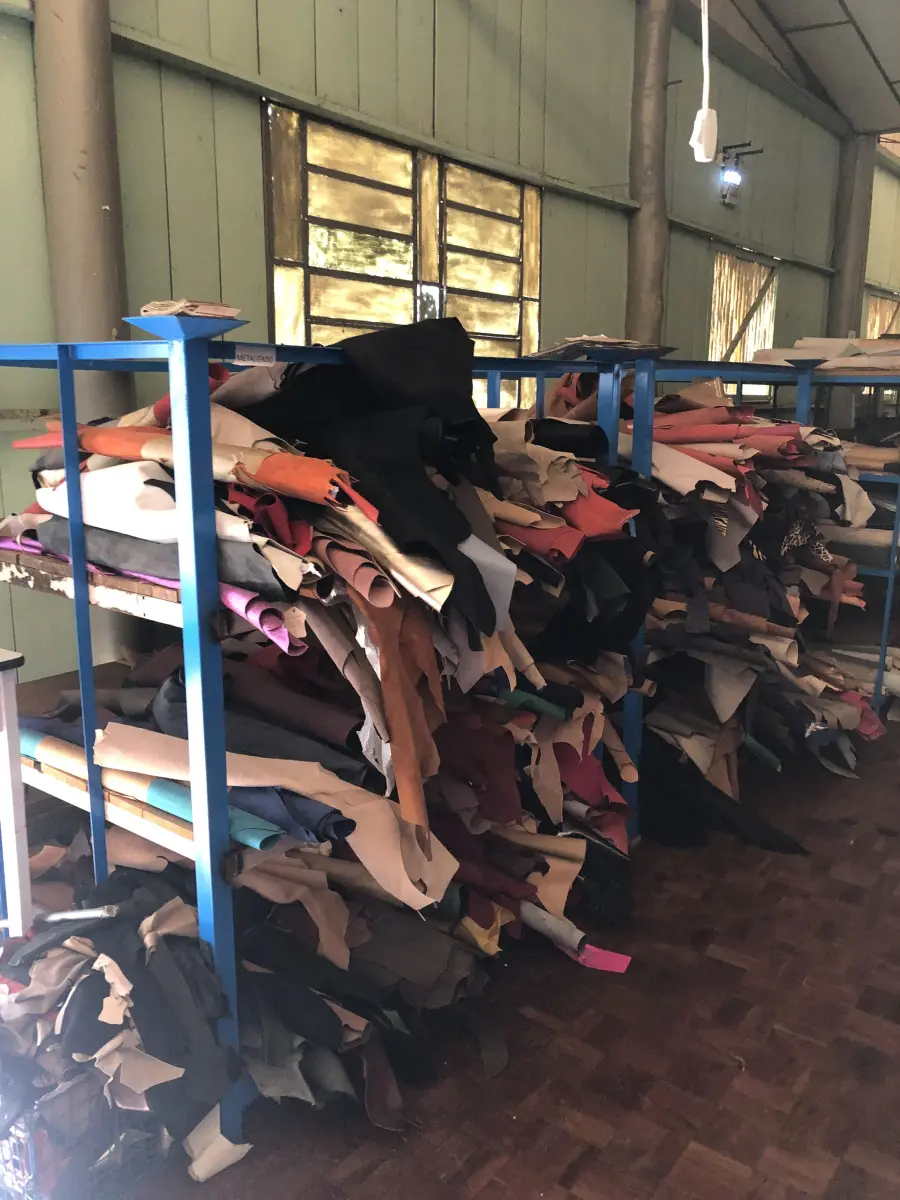 LOTE 002 - LOTE ENGLOBADO DE TODOS OS BENS NO PAVILHAO DO ALMOXARIFADO E PAVILHAO DEPOSITO  (TELHADO COM PROBLEMAS)