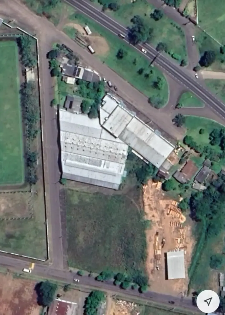 LOTE 001 - O complexo industrial na R. Guilherme Sander, KM-21, nº 4655, RS-115