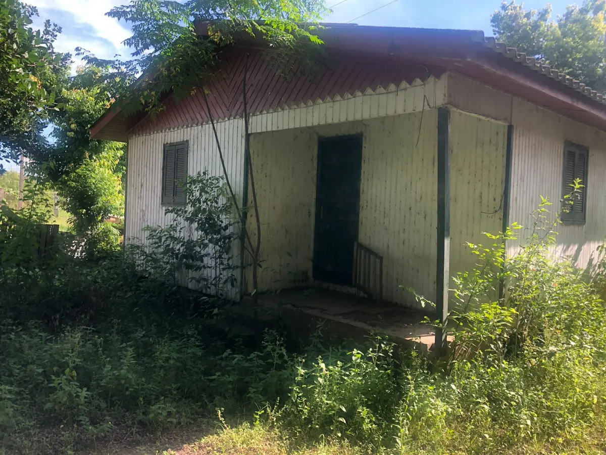 LOTE 004 - Rua Brasil nº 3253 esquina com a Rua Hernando, Linha Café, Tres Coroas. Localizado um pavilhão com aproximadamente 280m2 construídos em alvenaria