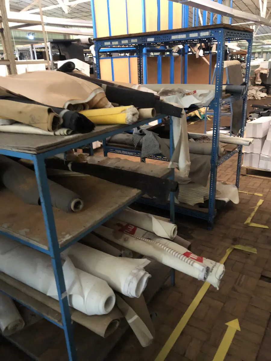 LOTE 002 - LOTE ENGLOBADO DE TODOS OS BENS NO PAVILHAO DO ALMOXARIFADO E PAVILHAO DEPOSITO  (TELHADO COM PROBLEMAS)