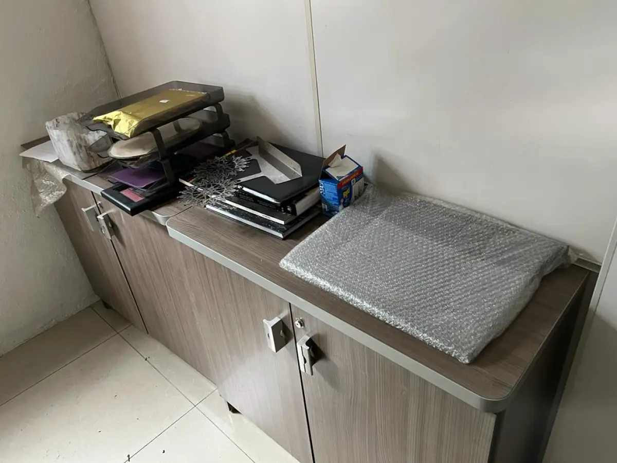 LOTE 013 - 2 balcoes baixo cinza de 2 portas de abrir