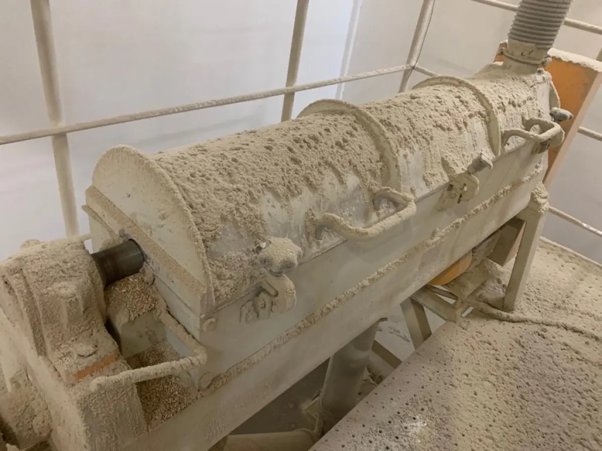 LOTE 063 - Polidor de aveia, marca Streckel e Scharader, modelo nº 4, número de série 7795, ano de fabricação 2008, NP 66. Em Ijui/RS