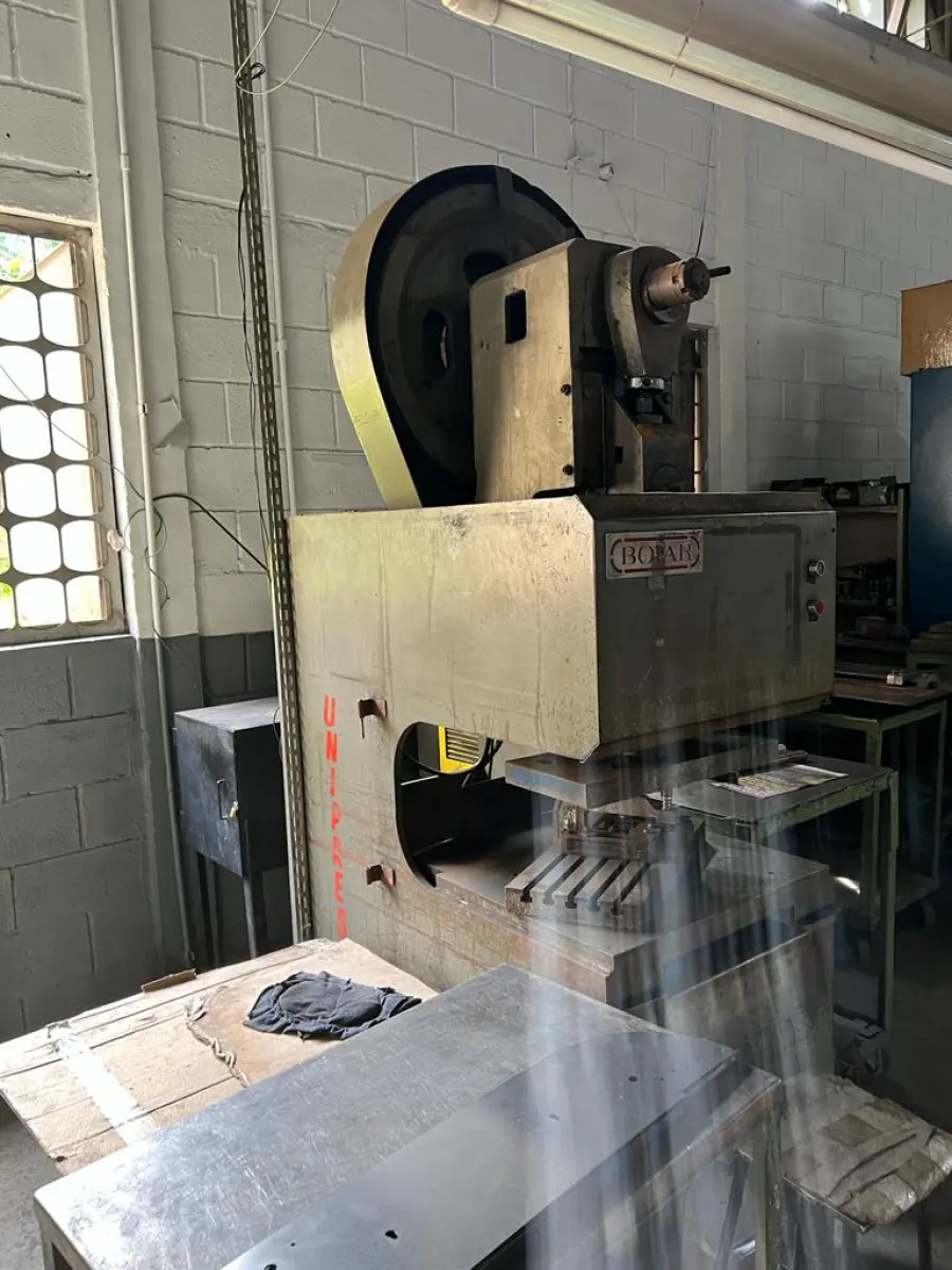 LOTE 121 - prensa Boar em desuso