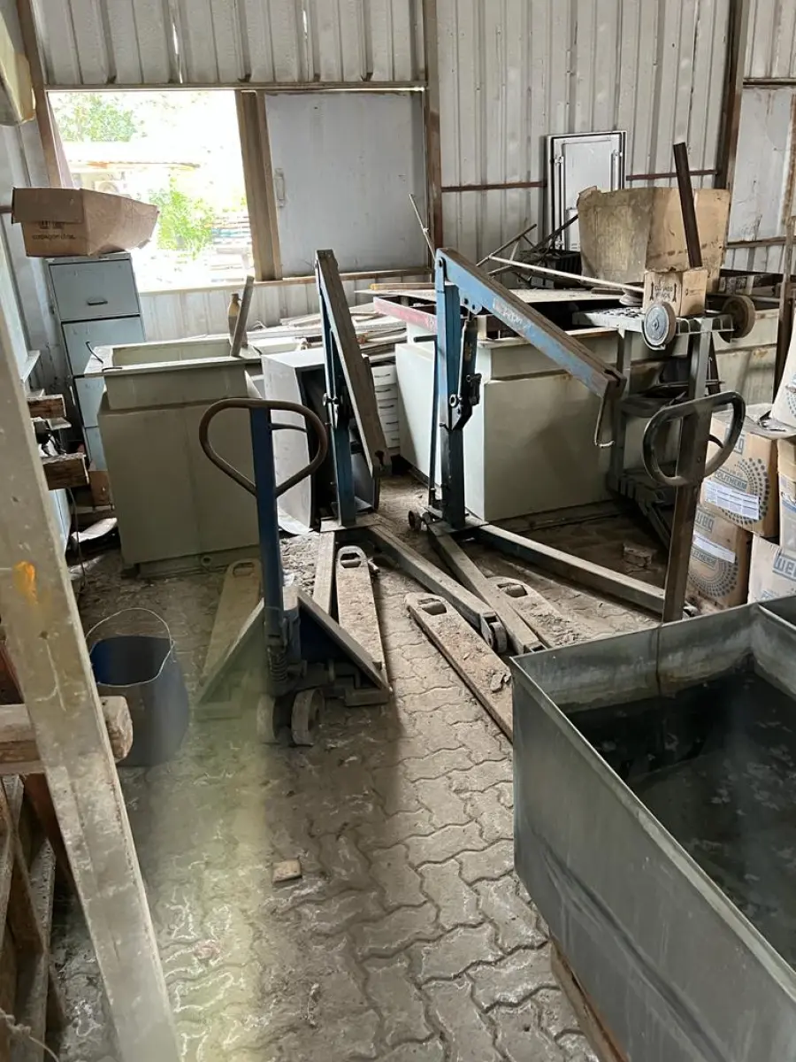 LOTE 098 - lote com 2 macacos girafa e 2 paletrans