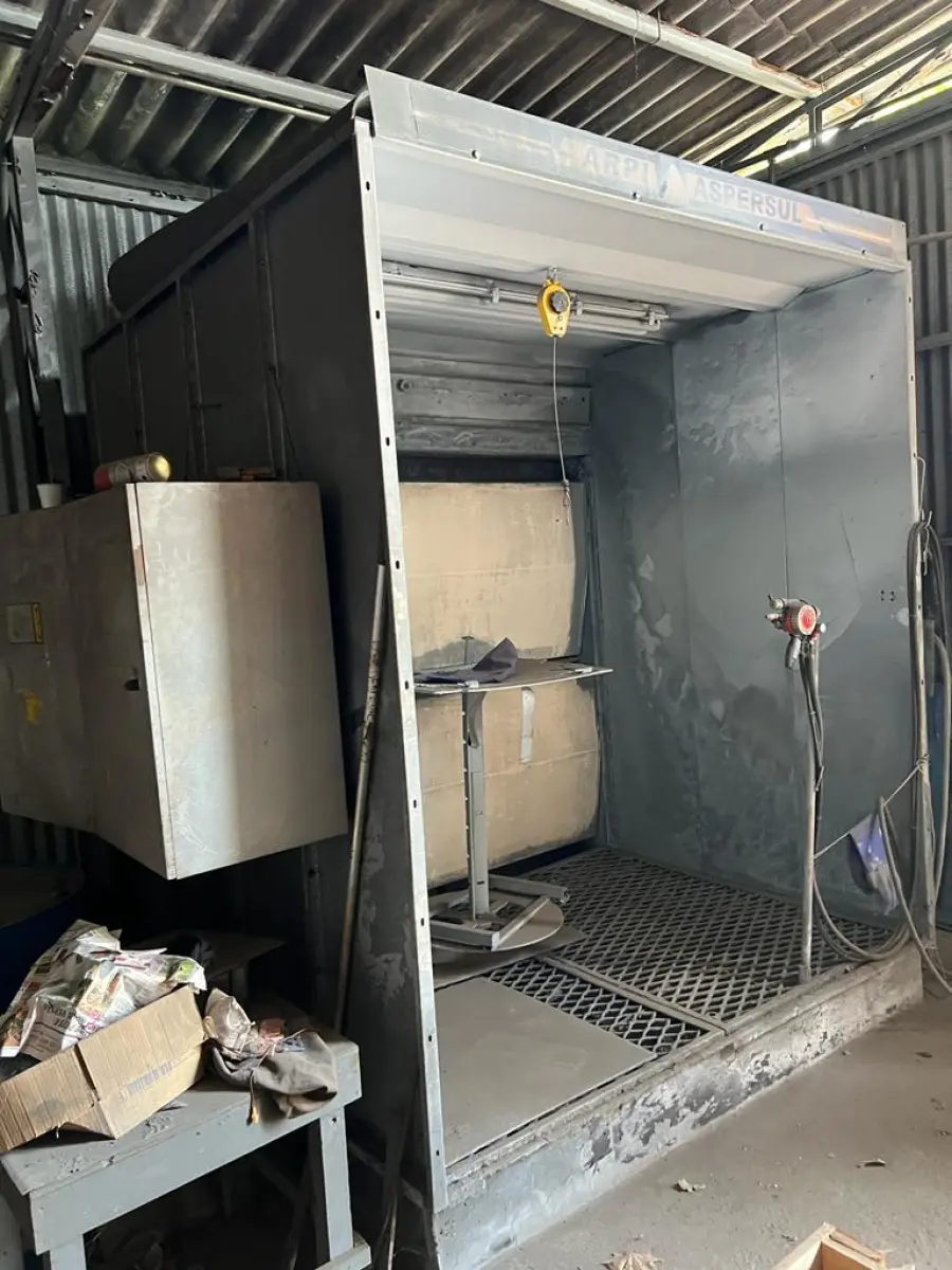 LOTE 094 - cabine de pintura com pistola metalica