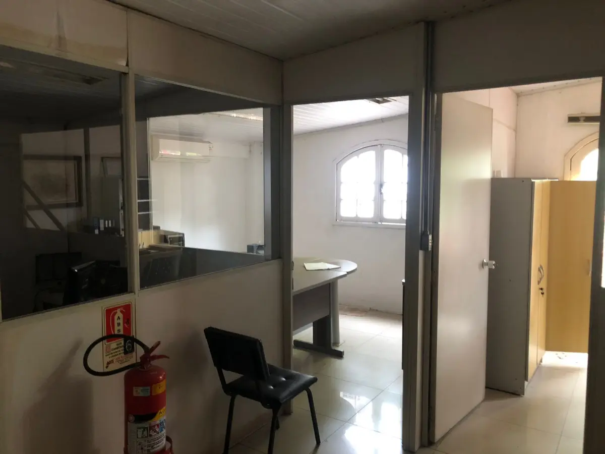 LOTE 001 - Um terreno c/1.360,00m², caracterizado c/o nº11, do desmembramento, sito no Beco de Servidão em continuação da R. Dona Alzira, sob nº 952