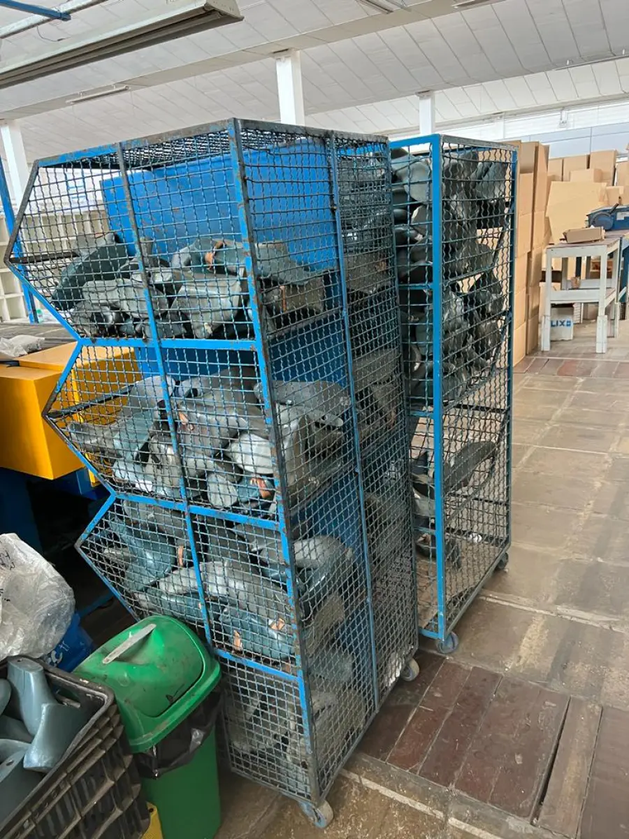 LOTE 091 - lote com 6 carrinhos formeiros