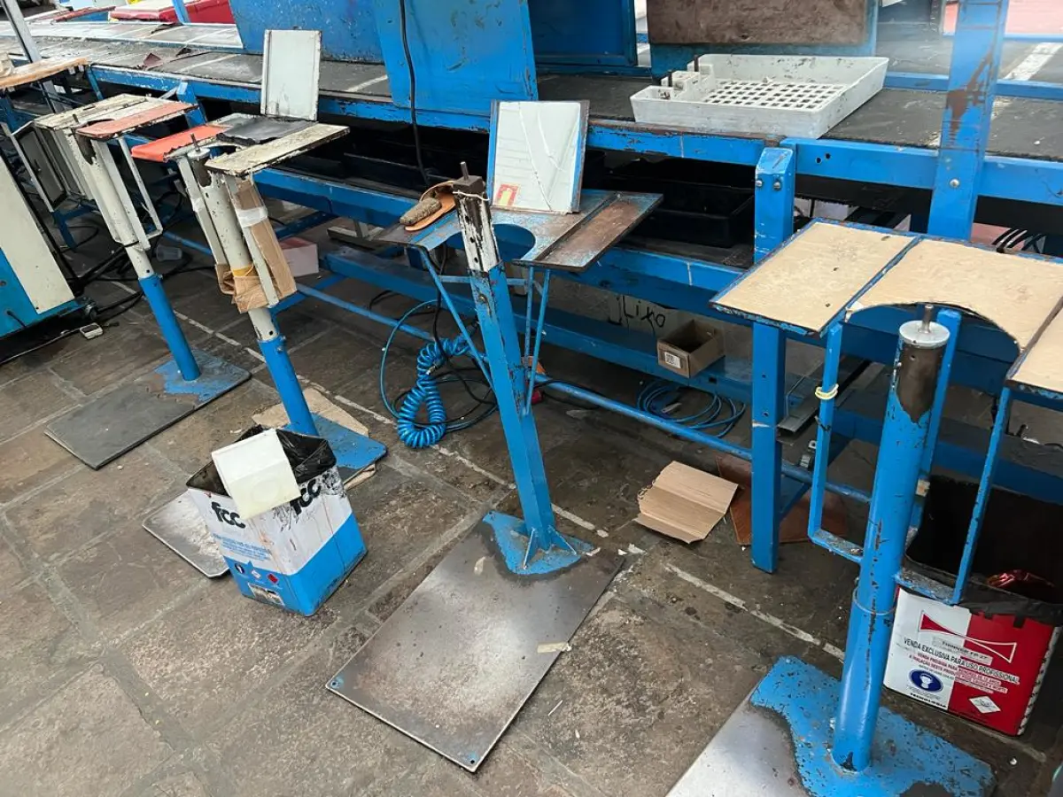 LOTE 077 - 4 torninhos de montaem