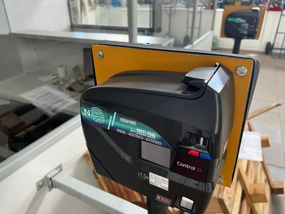 LOTE 004 - 2 leitoras de cartao ponto com biometria Centra ID