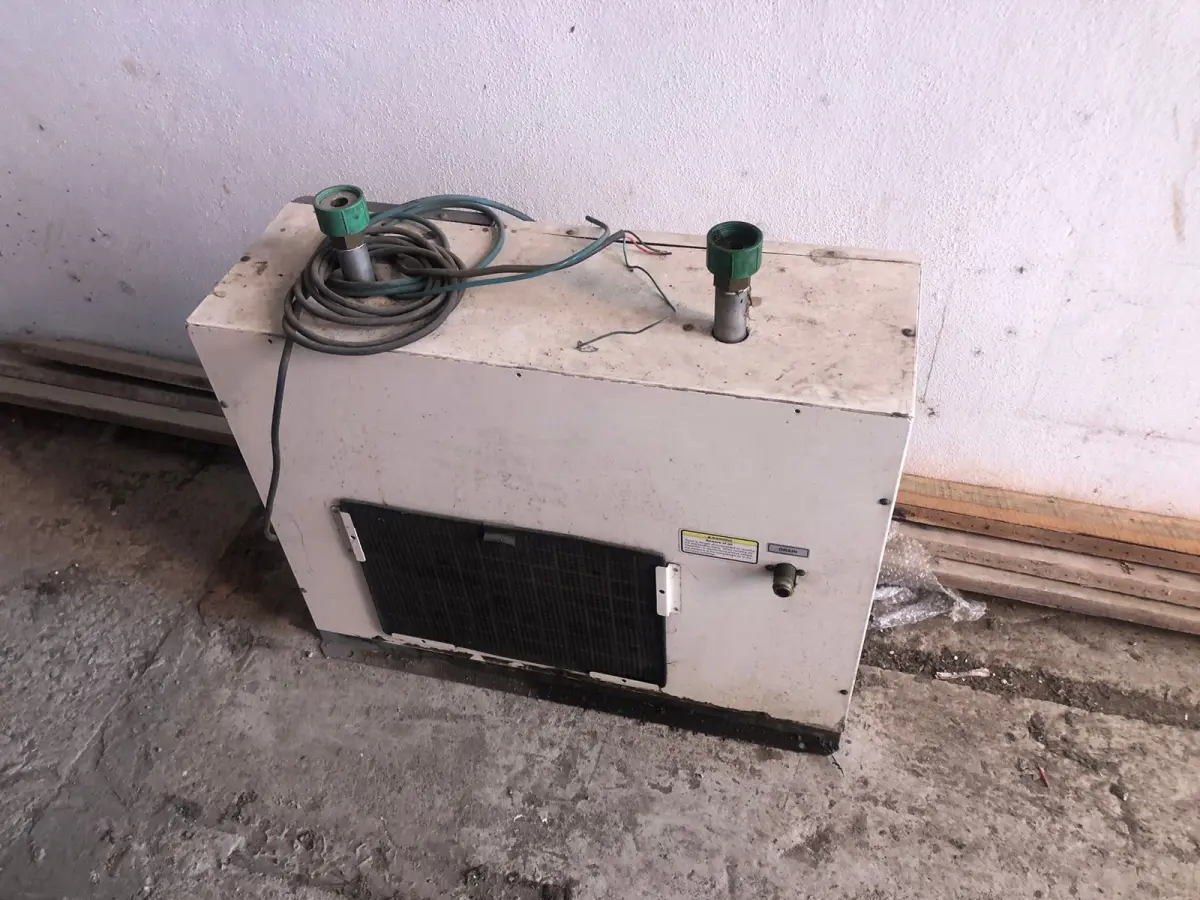 LOTE 153 - Secador de ar mau estado 