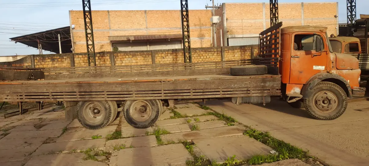 LOTE 002 - Caminhão de carga M. Benz/L 1113, ano 1973 LXN8B15