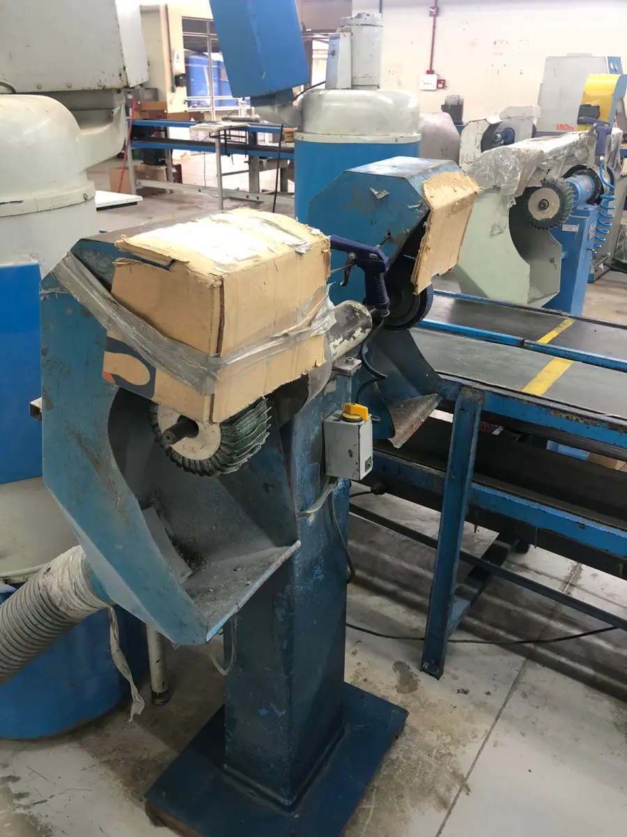 LOTE 015 - 2 lixadeiras duplas e 2 coletores de pó