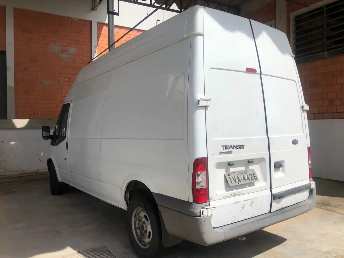 LOTE 001 - Ford Transit 350L TA 2013/2013 placa IVA 4426