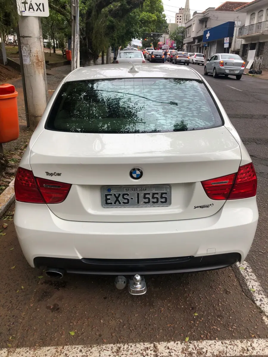 LOTE 000 - VEÍCULO I/BMW 318IA 2.0, 2011/2012