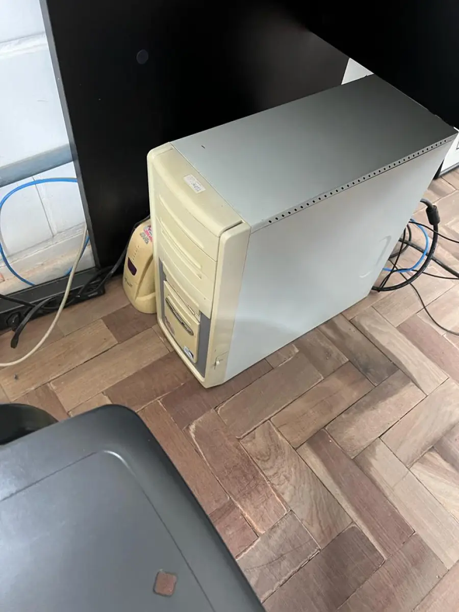 LOTE 137 - lote com 11 cpus, telas teclados mouses e etc