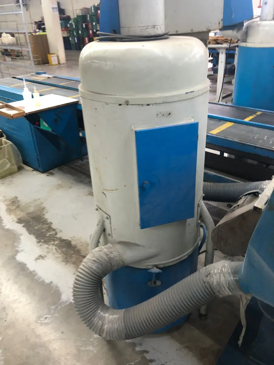 LOTE 015 - 2 lixadeiras duplas e 2 coletores de pó