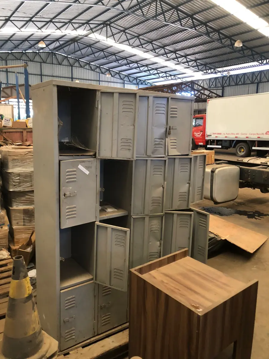 LOTE 018 - 3 ARMÁRIOS DE AÇO, VESTIÁRIO, C/ 16 PORTAS