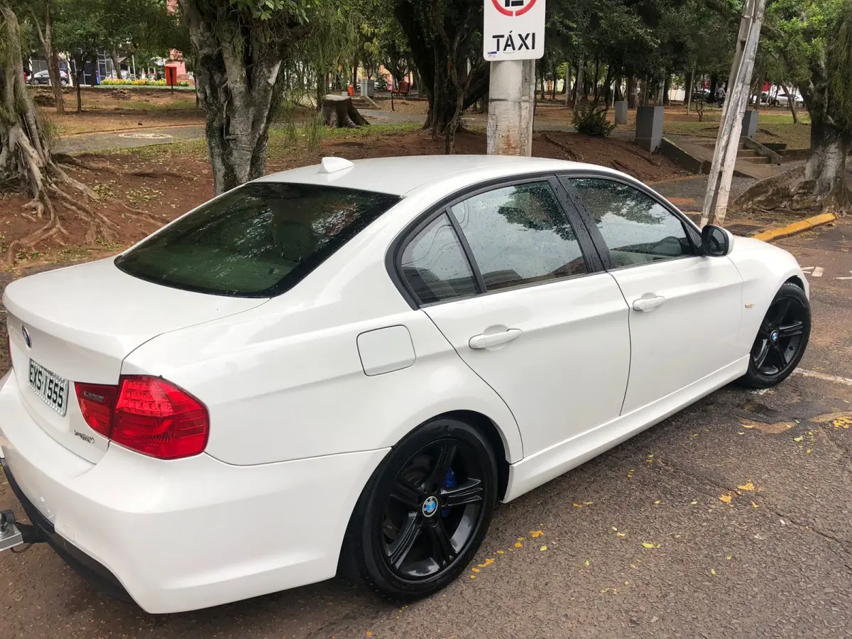 LOTE 000 - VEÍCULO I/BMW 318IA 2.0, 2011/2012