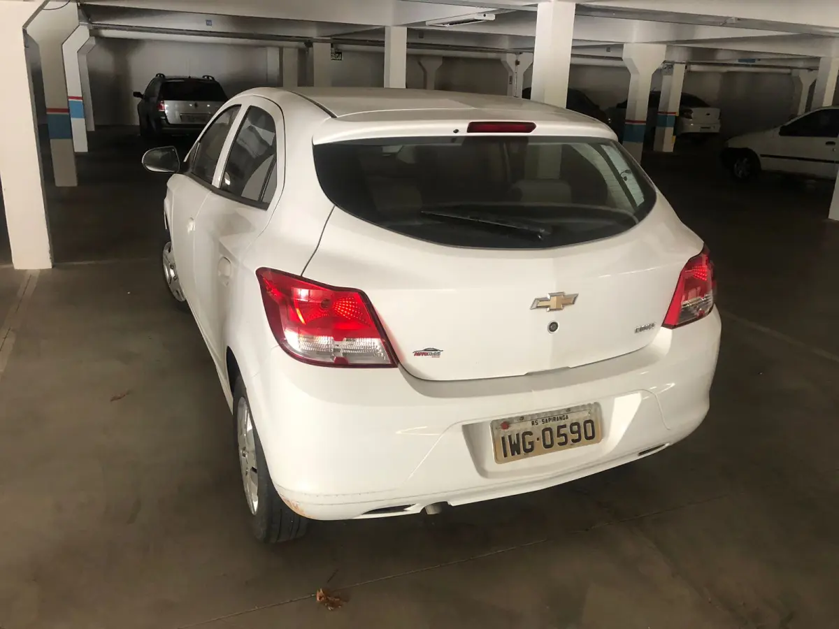 LOTE 001 - Chevrolet Onix 2014/2015 placa IWG 0590 cor branca