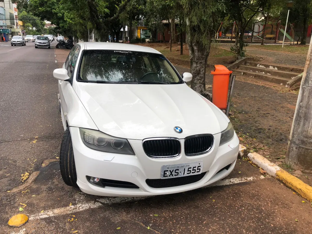 LOTE 000 - VEÍCULO I/BMW 318IA 2.0, 2011/2012