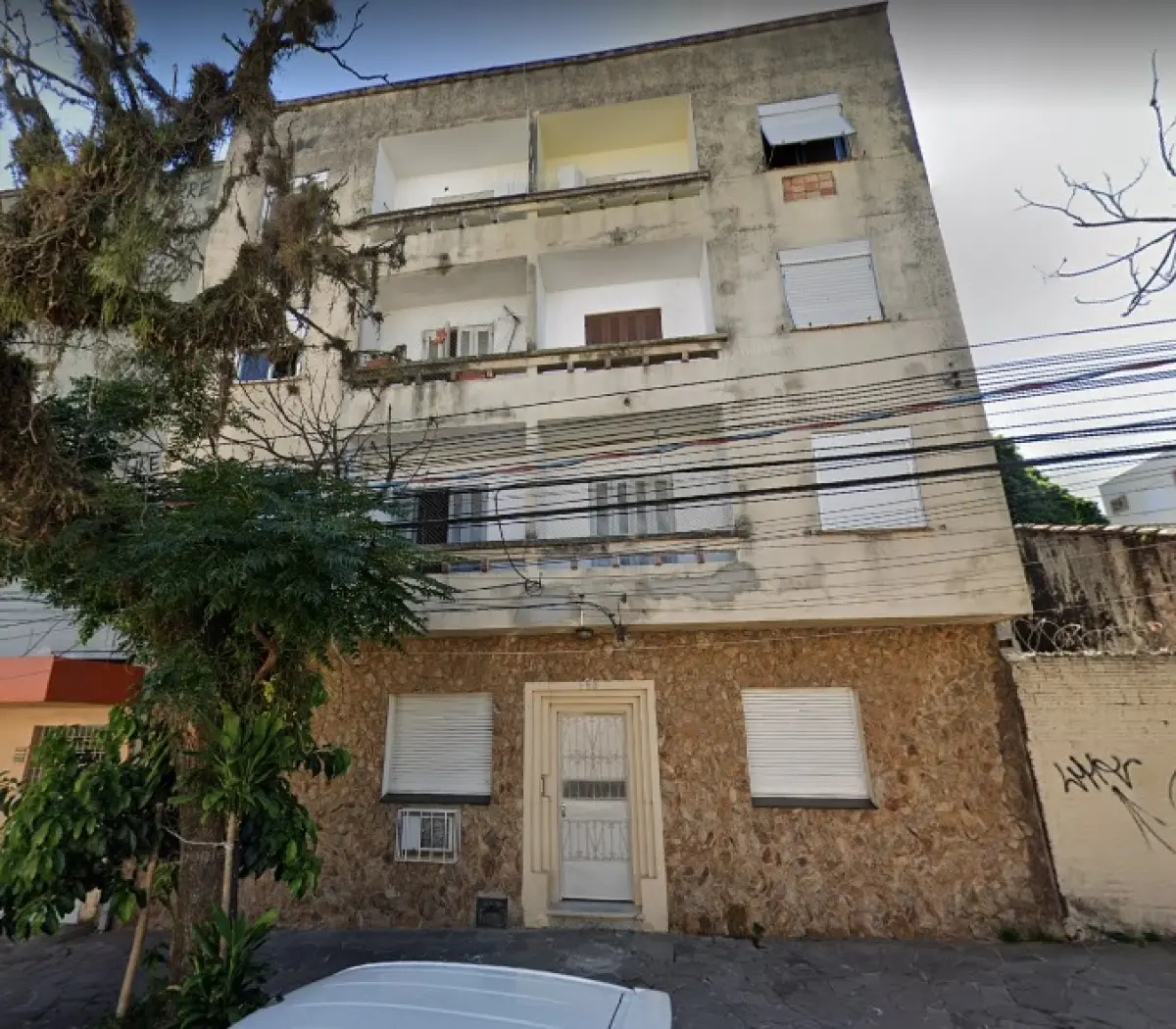 LOTE 000 - A fração de 12,5% (R2-102.718) sobre o apartamento nº 31 do Bl. B do Ed. Himalaya, na Av. Berlim nº 786