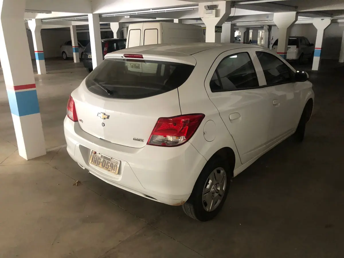 LOTE 001 - Chevrolet Onix 2014/2015 placa IWG 0590 cor branca