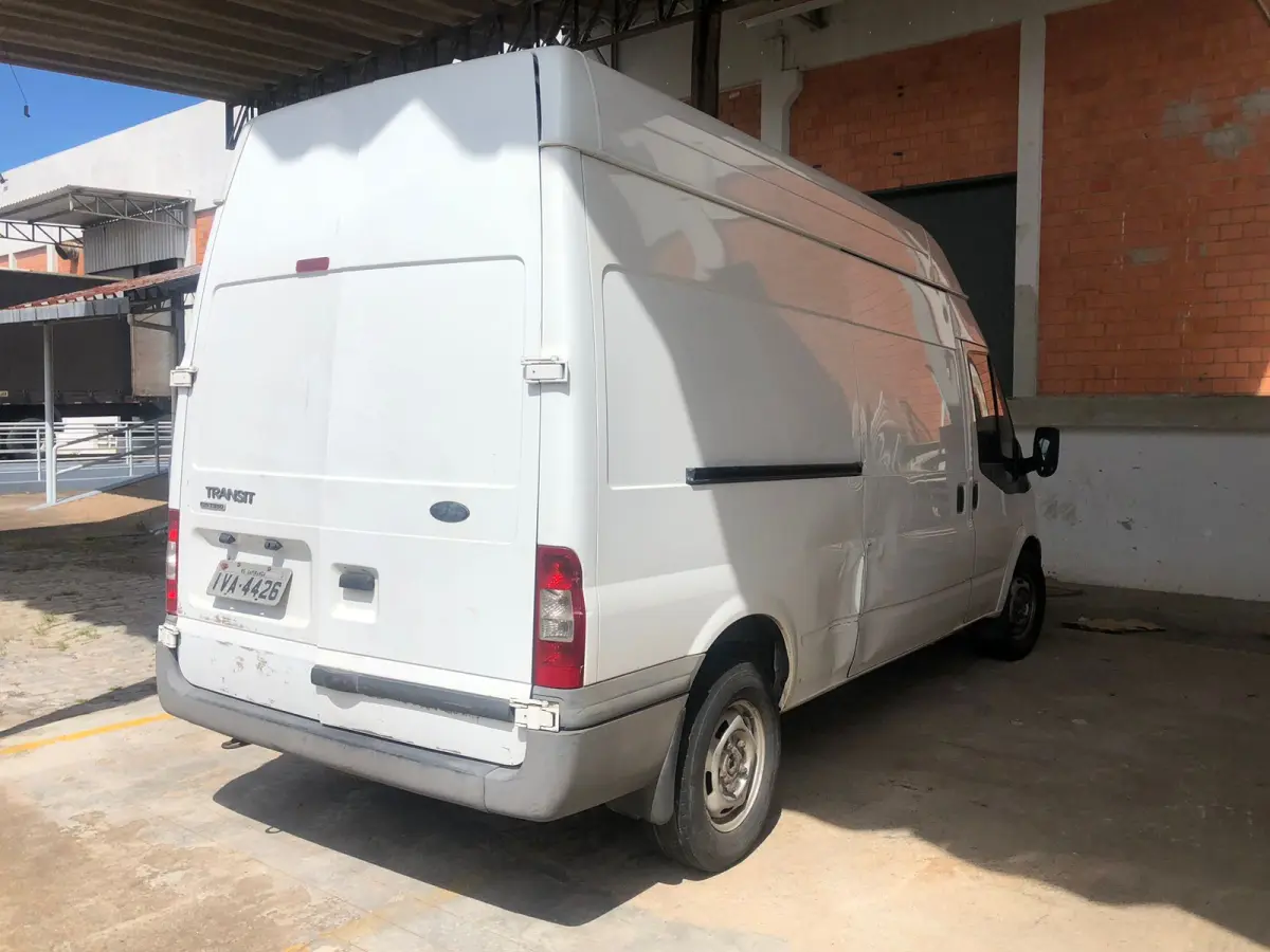 LOTE 001 - Ford Transit 350L TA 2013/2013 placa IVA 4426