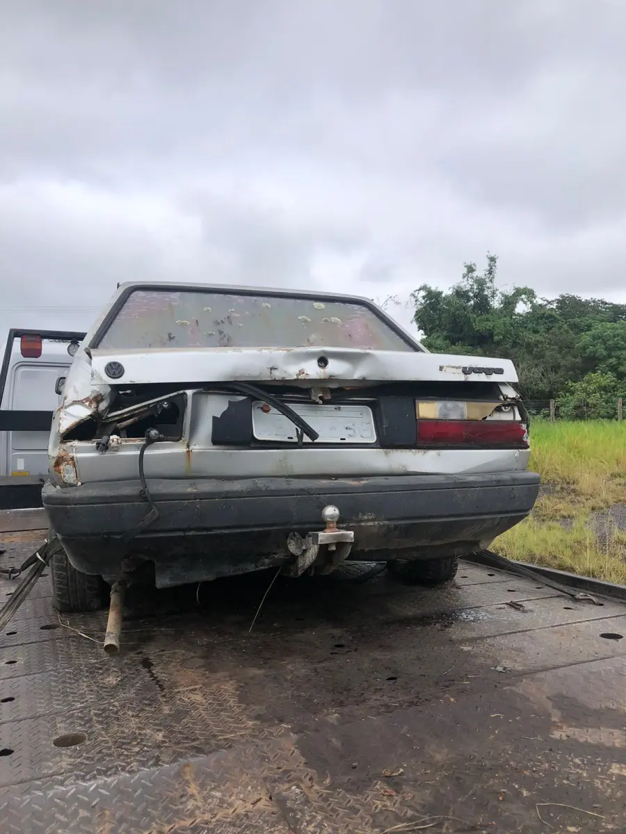 LOTE 004 - VW/Voyage GL, cor prata, fabricação/modelo 1991/1991