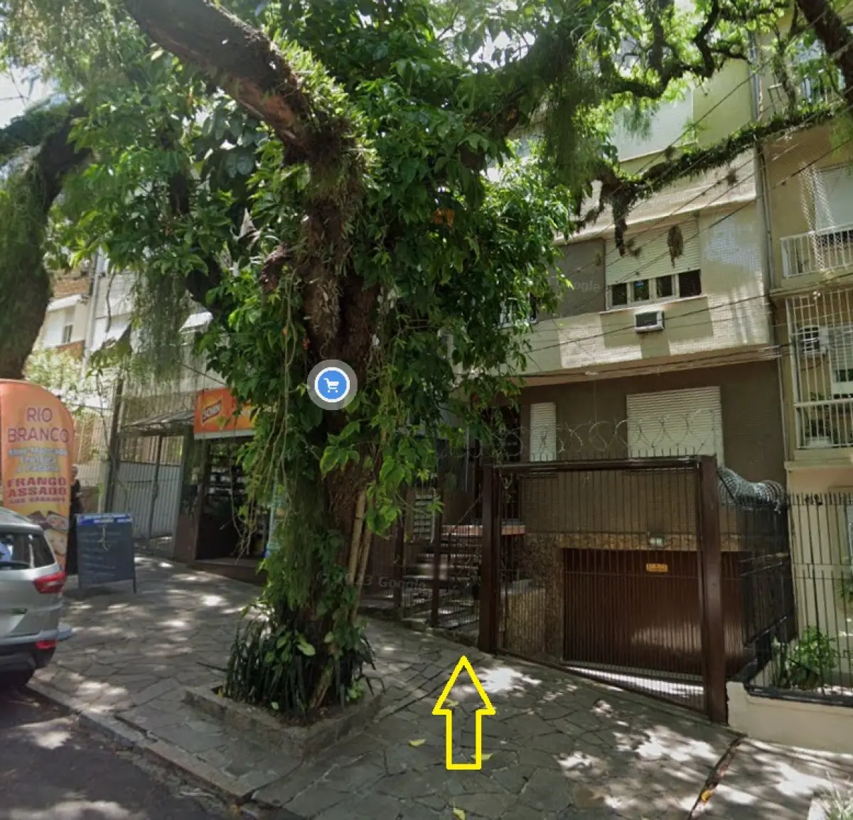 LOTE 000 - O apartamento nº 302 do Ed. Ruth, na R. Felipe Camarão nº 170 sendo 91,100m2 de área real privativa