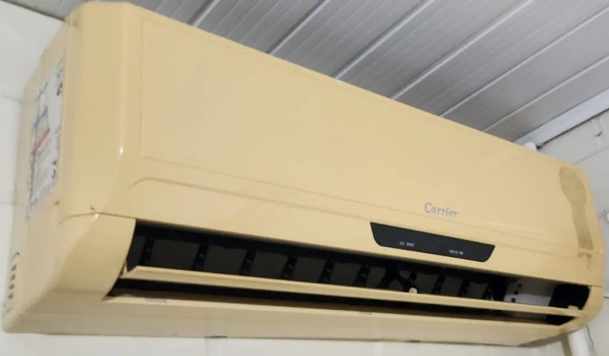 LOTE 104 - "AR CONDICIONADO SPLIT CARRIER,7.000 BTU"