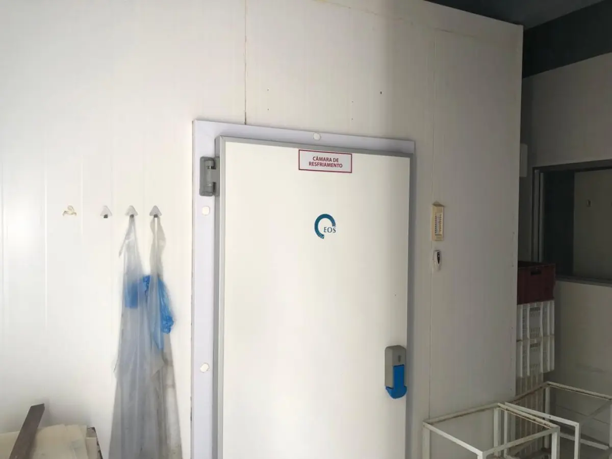 LOTE 246 - CÂMARA FRIA EOS, APROXIMADAMENTE 12m², COM EVAPORADOR MIPAL MI