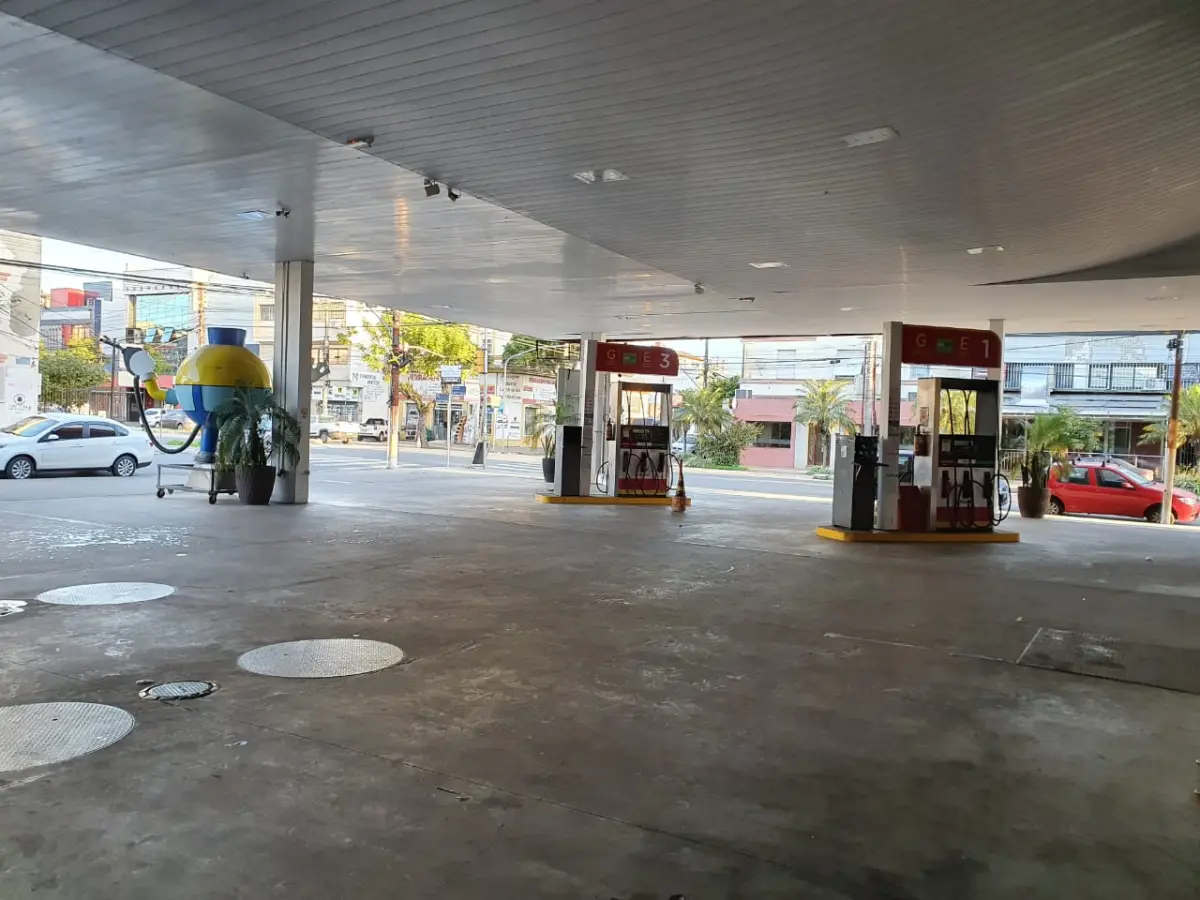 LOTE 002 - O imóvel, com área de 1.281,01m2, na Av. São Pedro nº 1000, de esquina com a Av. Pará Juntamente com o imóvel estará o Fundo de Comércio