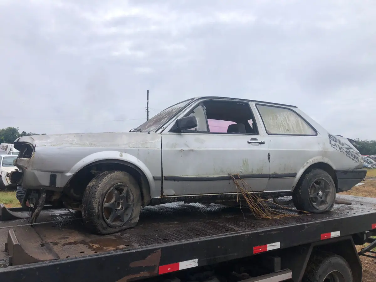 LOTE 004 - VW/Voyage GL, cor prata, fabricação/modelo 1991/1991