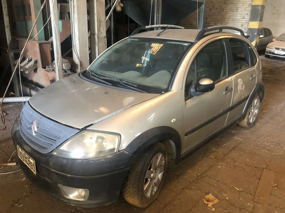 LOTE 001 - Citroen/C3 XTR, 1.4 Flex, cor prata, fabricação/modelo 2007/2008