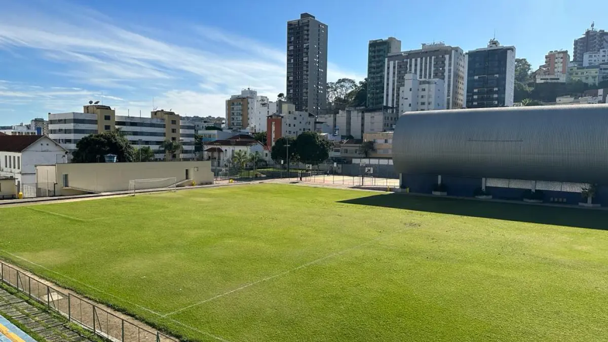 LOTE 001 - GRANDE IMÓVEL 13.044,60M2 COM PRÉDIOS E PISCINA EM BAIRRO NOBRE DE JUIZ DE FORA MG - 3 ESQUINAS