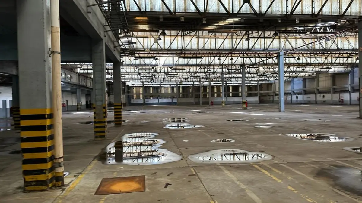 LOTE 000 - imóvel localizado na Av. Antônio Frederico Ozanan nº 1060, B. Brigadeira, em Canoas, c/área do terreno de 30.015,00 m² e áreas construídas de aprox. 11.610,00m²