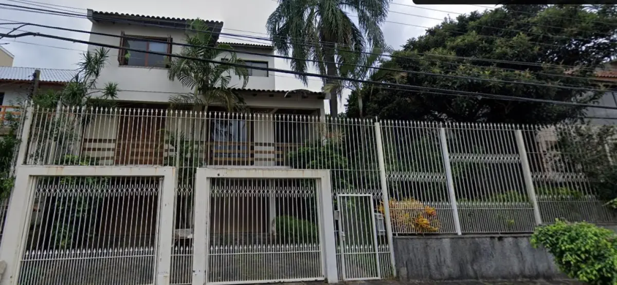 LOTE 000 - prédio de alvenaria com 3 andares não averbado. imóvel sob nº 161 da Rua Jorge Sallis Goulart, Bairro Jardim São Pedro