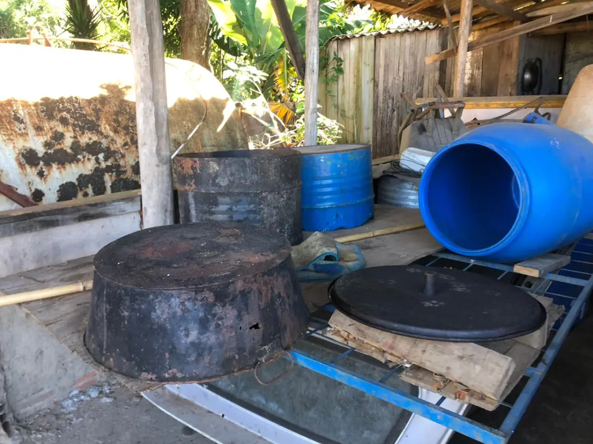 LOTE 089 - LOTE DE CAPOTA PARA CAMINHONETE, TAMBORES E TACHOS