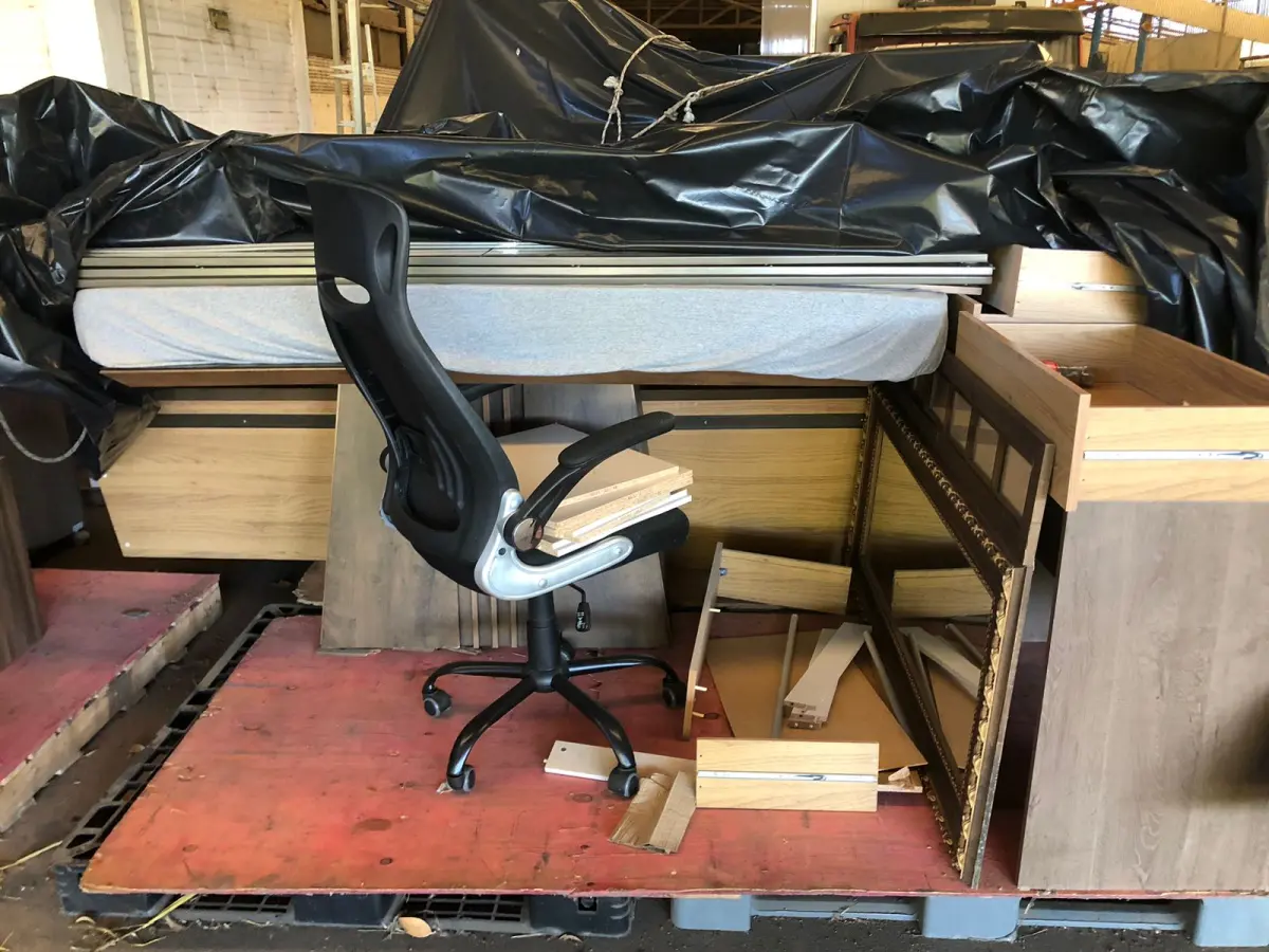 LOTE 034 - 2 CADEIRAS C/ RODÍZIO