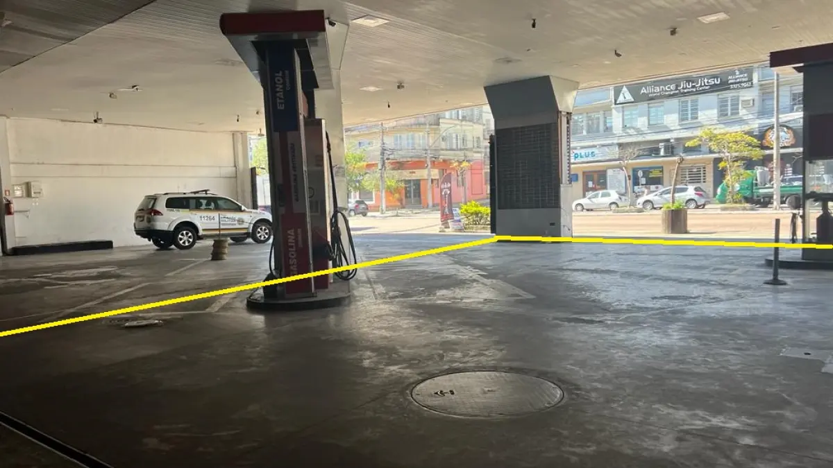 LOTE 001 - O imóvel, com área de terreno de 1.461,50m2, na Rua Benjamin Constant 1253. Juntamente com o imóvel estará o Fundo de Comércio