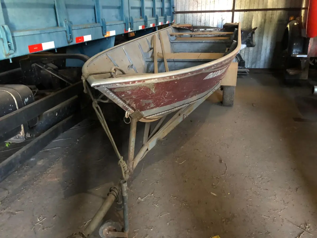 LOTE 067 - BARCO DE 5M C/ REBOQUE S/ PLACA