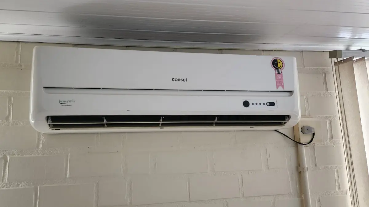 LOTE 107 - "AR CONDICIONADO SPLIT CONSUL,22.000 BTU"